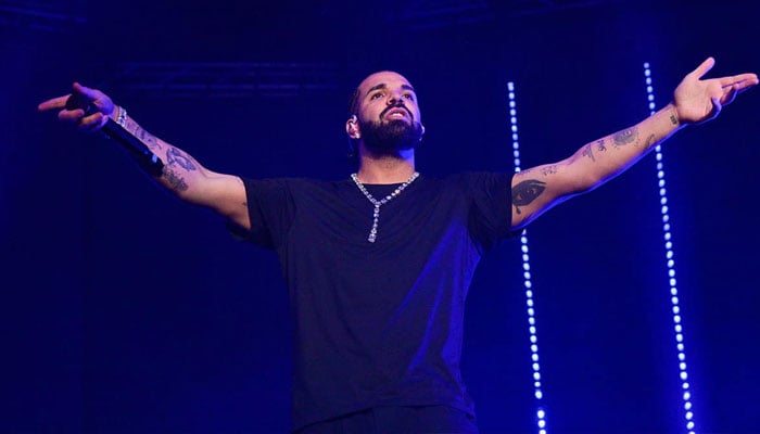 Drake under fire for allegedly fake abs