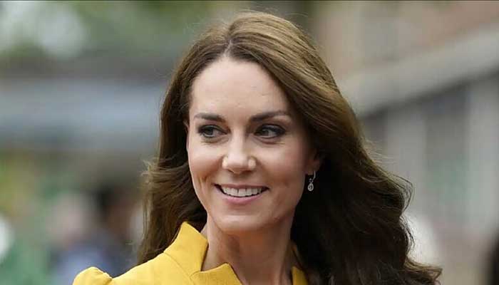 Friends star shares selfie with Kate Middleton