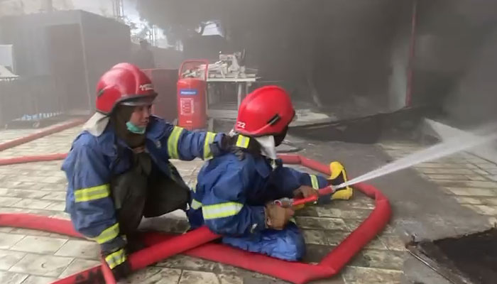 Fire brigade officials are trying to extinguish blaze in Karachi factory on August 7, 2025.