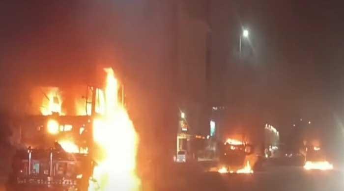 Karachi mob burns seven dumpers after two siblings crushed to death