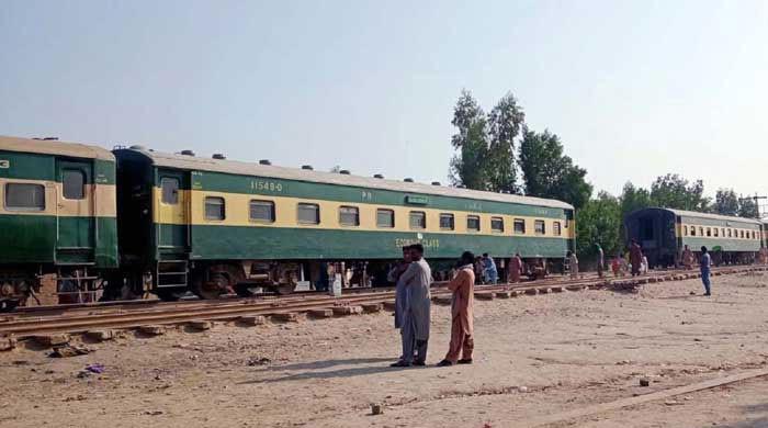 Train derailment near Lodhran leaves one dead, injures 24