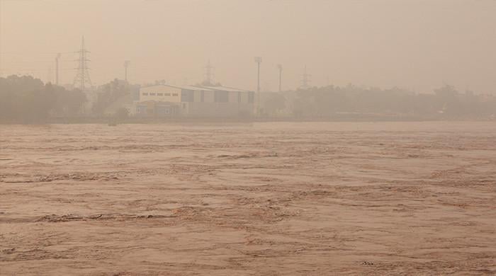 Fault at Ravi headworks in India triggers flooding in Lahore