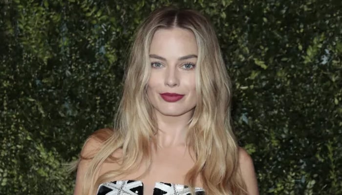 Margot Robbie turns head during major return to red carpet