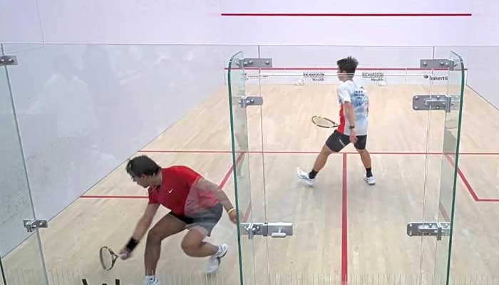 Pakistans Irfan Ashab in action against  Hong Kong’s Matthew Lai in Round of 16 fixture against Richardson Wealth Vancouver Men’s Open 2025. — Reporter
