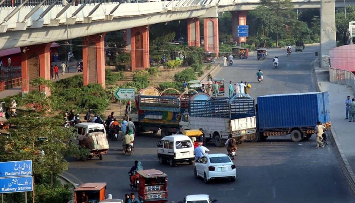 Containers are placed to block roads around Data Darbar ahead of Tehreek-e-Labbaik (TLP) protest in Lahore, October 17, 2025. — PPI