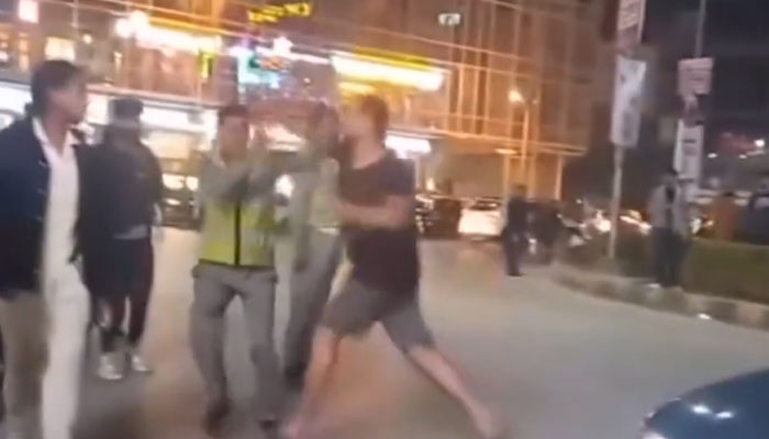 A man assaults traffic police personnel in Islamabad on November 1, 2025. — Screengrab X@itxAhmad7744
