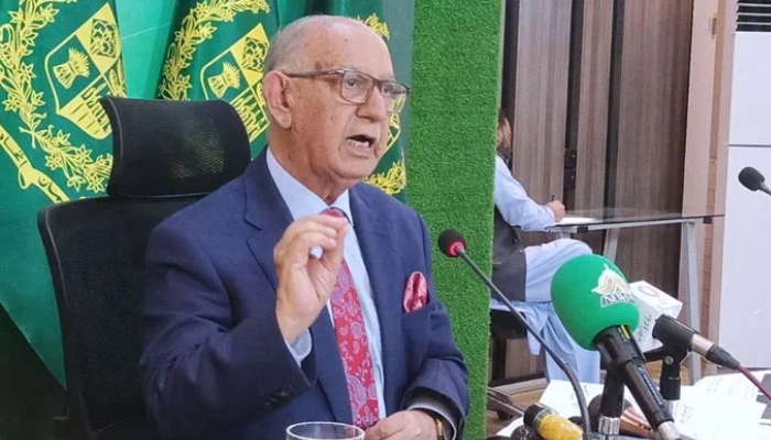 Parliamentary leader of the PMLN in the Senate and Senate Committee Chairman on Foreign Affairs Senator Irfan Siddiqui addressing a press conference on September 25, 2024. — APP