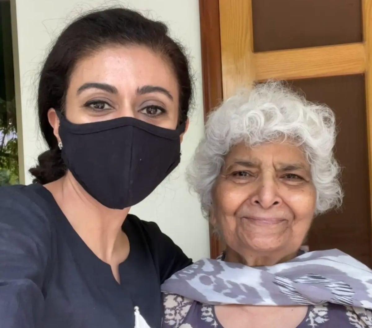 The author takes a selfie with Dr Arfa Sayeda Zehra at her home in Lahore. — Photo by author