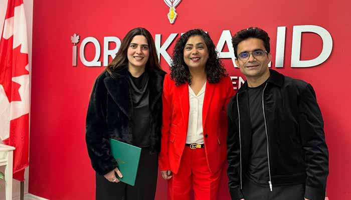 Geo News senior anchorperson Shahzeb Khanzada (right) pictured with his wife Rushna Khan (left) and Canadian Member of Parliament Iqra Khalid (Centre) at parliamentary office in Toronto, Canada, November 21, 2025. — Instagram/@iqrakhalidmp