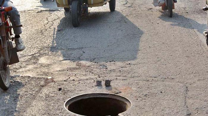 Seven-year-old dies after falling into open manhole in Lodhran