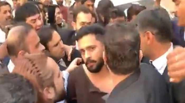 Rajab Butt lost Rs300,000 in cash during lawyers' assault at Karachi court, claims counsel