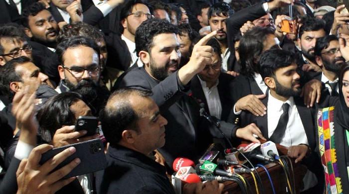 'Convicted individuals' entered Punjab Assembly with KP CM