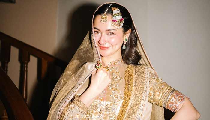 Actress Hania Amir poses in an undated picture taken on set of drama Meri Zindagi Hai Tou. — Instagram/@haniaheheofficial