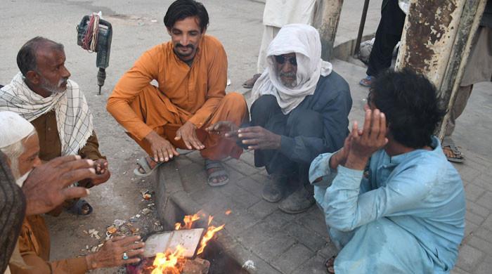 Karachiites brave coldest night of this winter season