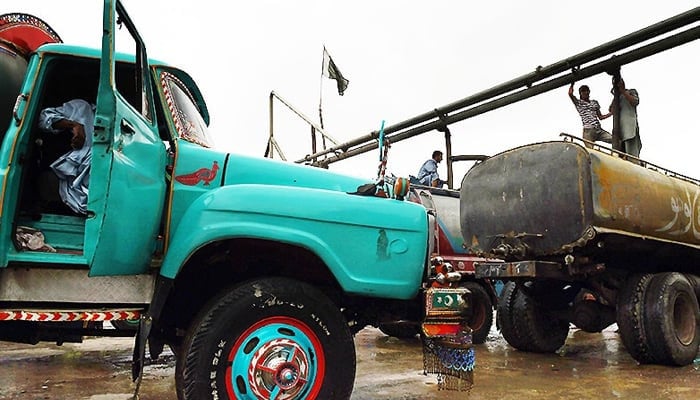 Employees fill water tankers at a government hydrant to provide residential areas in Karachi. — AFP/File