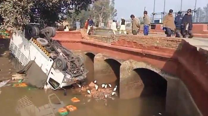 At least 24 killed in two separate road accidents in Punjab, Balochistan