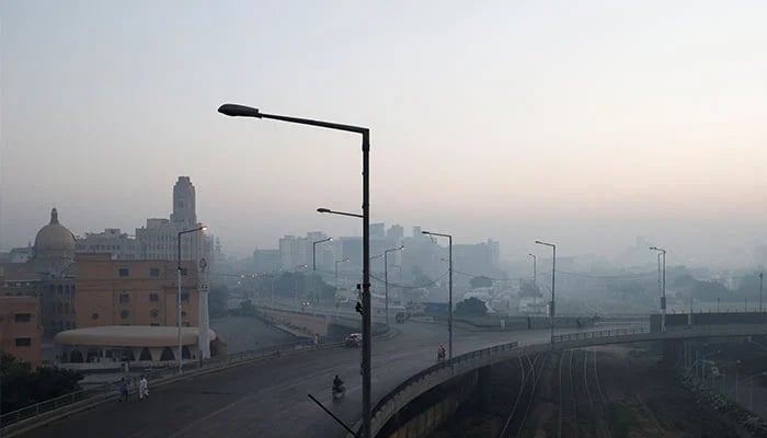 A general view of a business area on a cold winter morning in Karachi, on November 14, 2024. — Reuters
