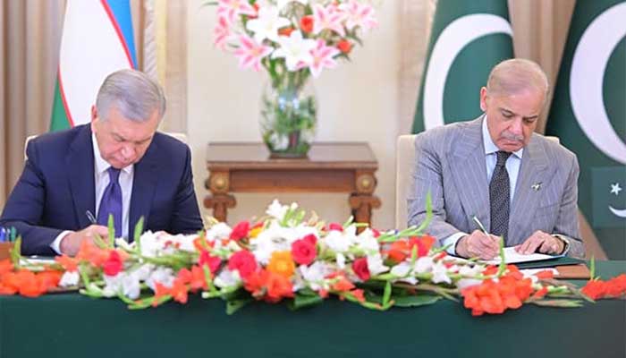 Prime Minister Shehbaz Sharif (right) and Uzbekistan President Shavkat Mirziyoyev signing protocol between Pakistan and Uzbekistan to enhance the bilateral trade to $2 billion annually, Islamabad, February 5, 2026. — PID