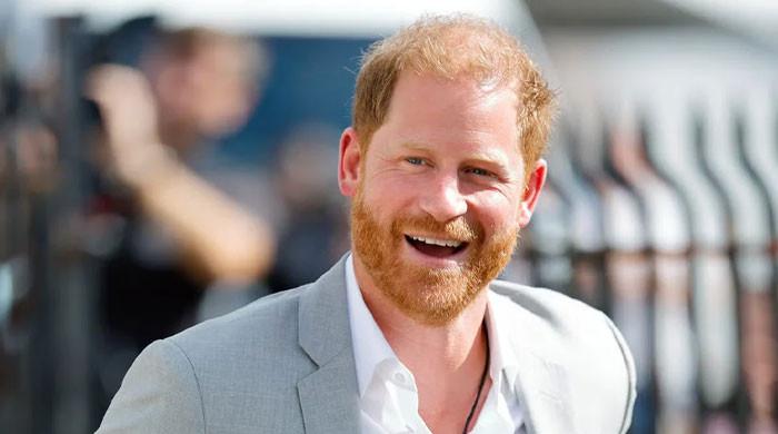 Prince Harry team makes major offer as royals ‘desperate' to end Andrew crisis