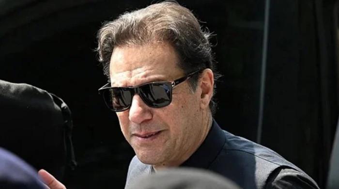 Doctors' team examines Imran Khan; sources report marked improvement in eye condition