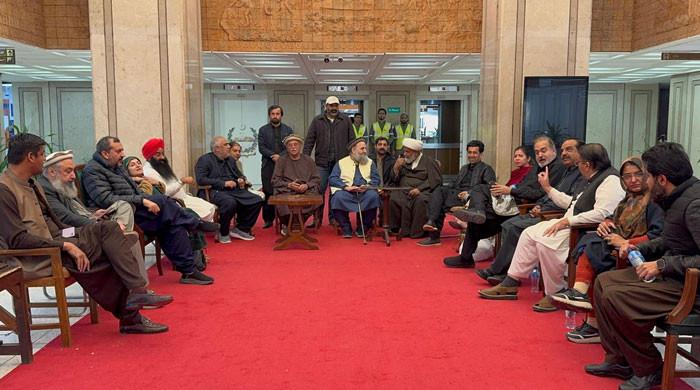 Opposition vows to continue sit-in until Imran shifted to Al-Shifa Hospital