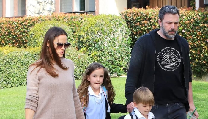 The 13 Going on 30 actress spoke about raising Violet, 20, Fin, 17, and Samuel, 13, in separate household