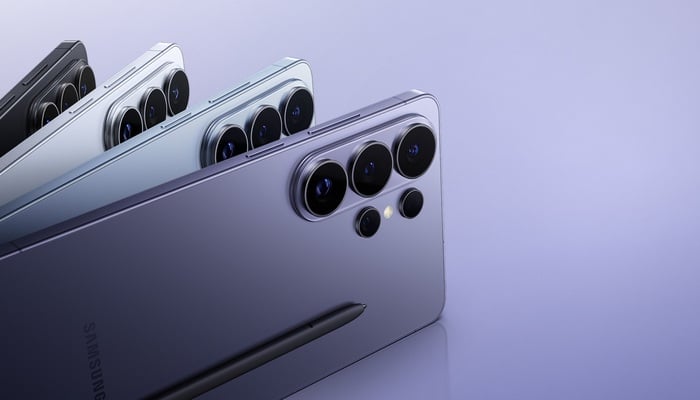 Galaxy S26 Ultra vs iPhone 17 Pro Max: Pricing, specs, camera and more