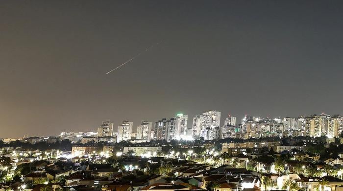 Iran launches missiles at Israel after Beirut strikes, pushing ceasefire to brink of collapse
