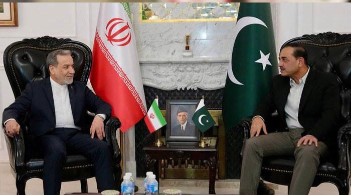 In phone call with CDF Munir, Iranian FM warns against further US military 'adventurism'