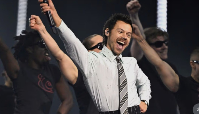 Harry Styles performs Aperture live for the first time at BRIT Awards 2026