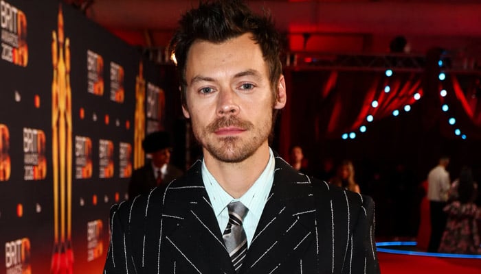 Harry Styles shares BTS moments from first live performance of ‘Aperture’