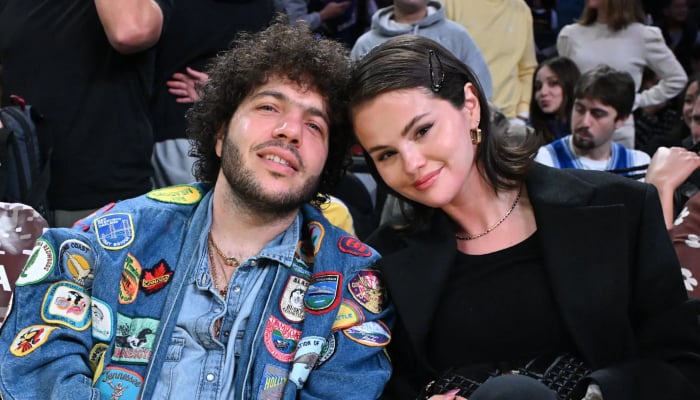 Selena Gomez stirs up controversy kissing Benny Blancos feet