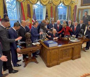 WATCH: Pastors pray for Trump in Oval Office amid US-Israel war with Iran