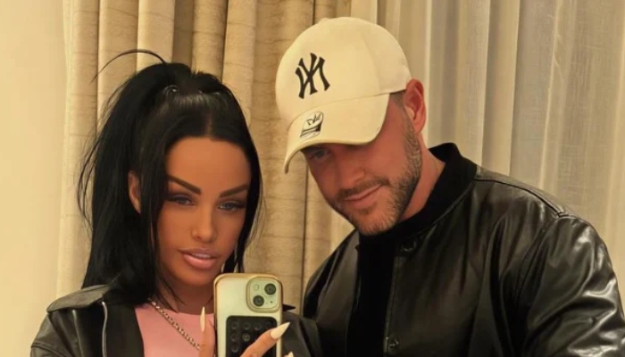 The couple exchanged vows in the hotels lush gardens, just two days after announcing their engagement