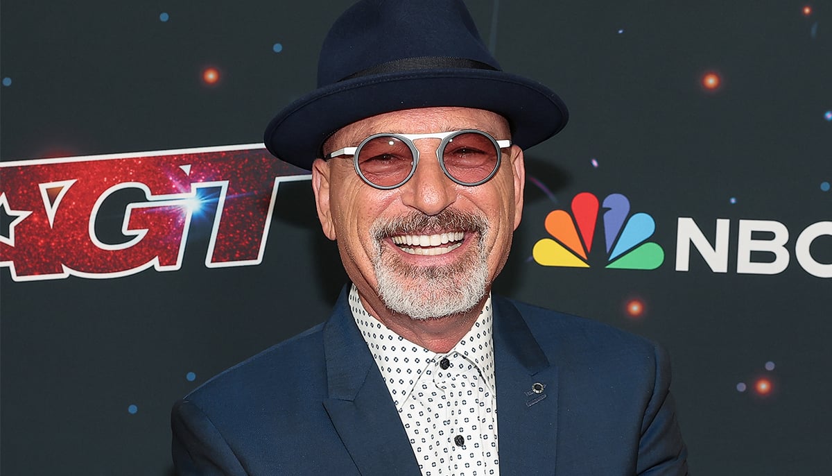 Kelly Ripas compliment leaves Howie Mandel surprised