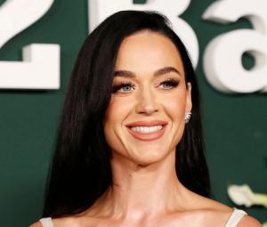 Katy Perry confuses fans with unexpected act during getaway