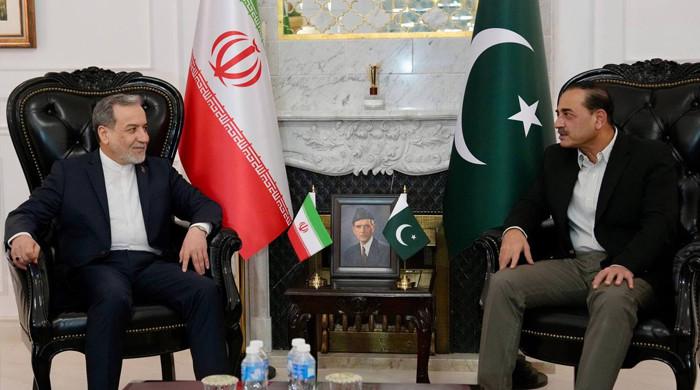 FM Araghchi calls on Field Marshal Munir amid efforts to revive US-Iran talks