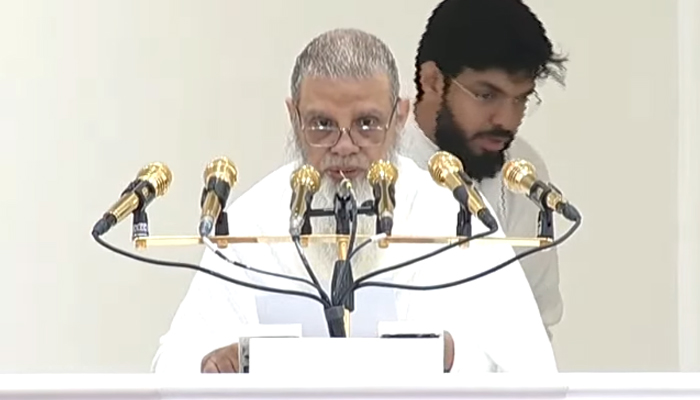 Sheikh Dr Ali Al Hudaify, th Imam of Al-Masjid an-Nabawi, is delivering a Hajj sermon at Namirah Mosque in Makkah on May 26, 2026. — Screengrab via Geo News
