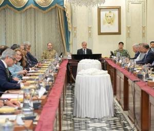 In meeting with business leaders, PM vows relief for public in next budget