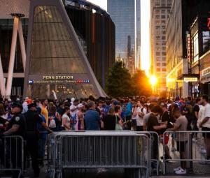 Stabbing wounds six at New York's Penn Station