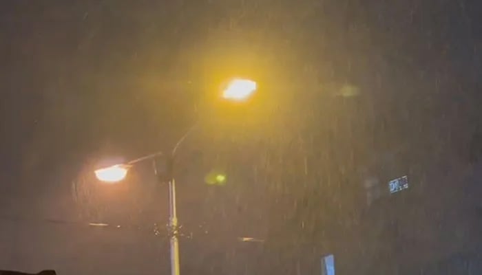 This image shows parts of Karachi receiving drizzle. — Geo News/File