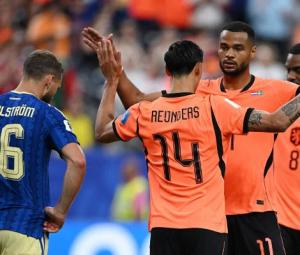 Netherlands thump Sweden in Houston to get World Cup liftoff