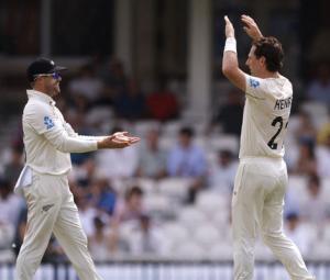 Henry the hero as New Zealand thrash England in second Test