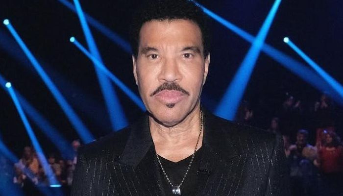 Lionel Richie exits stage mid-performance after feeling dizzy