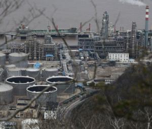 Oil extends decline on rising Middle East supply