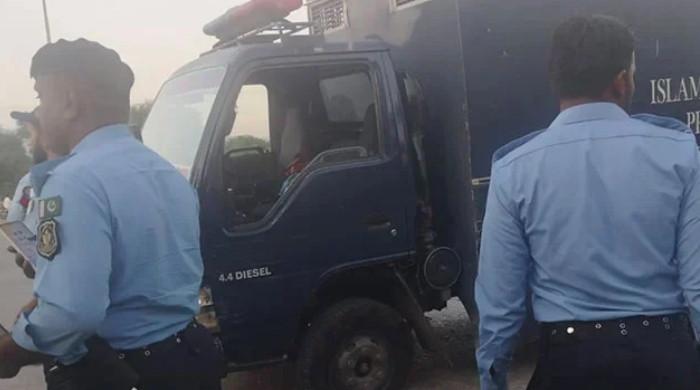 Manhunt underway after inmates escape from prison van in Rawalpindi