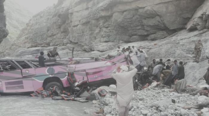 40 dead after bus plunges into ravine in Balochistan's Zhob