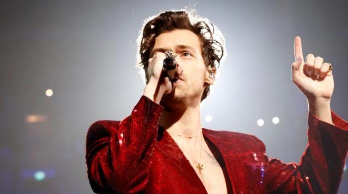 Harry Styles pays tribute to One Direction during historic Wembley finale