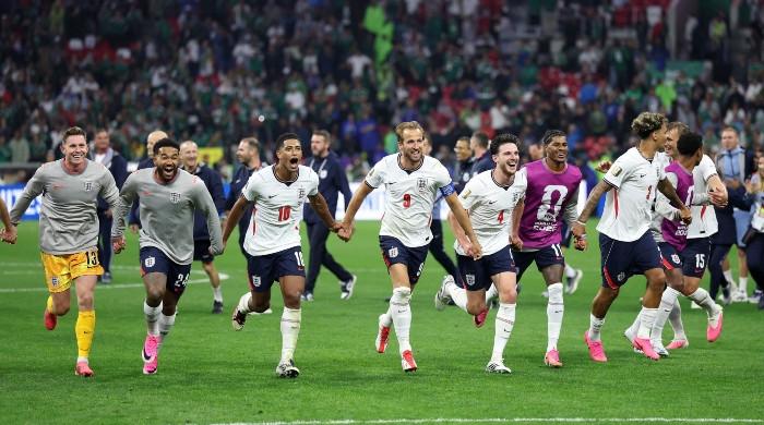 Ten-man England beat battling Mexico 3-2 in last-16 thriller