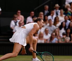 Osaka stuns Sabalenka to reach first Wimbledon quarter-finals
